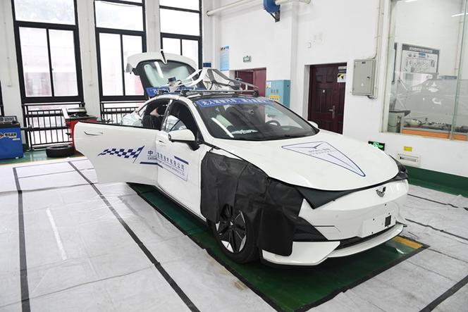 實(shí)訓(xùn)新裝備亮相汽車工程學(xué)院│引進(jìn)智能網(wǎng)聯(lián)實(shí)訓(xùn)系統(tǒng)助力汽車智能技術(shù)